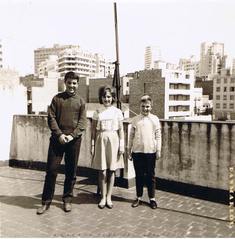 LES COPAINS SUR LA TERRASSE ORAN.JPG